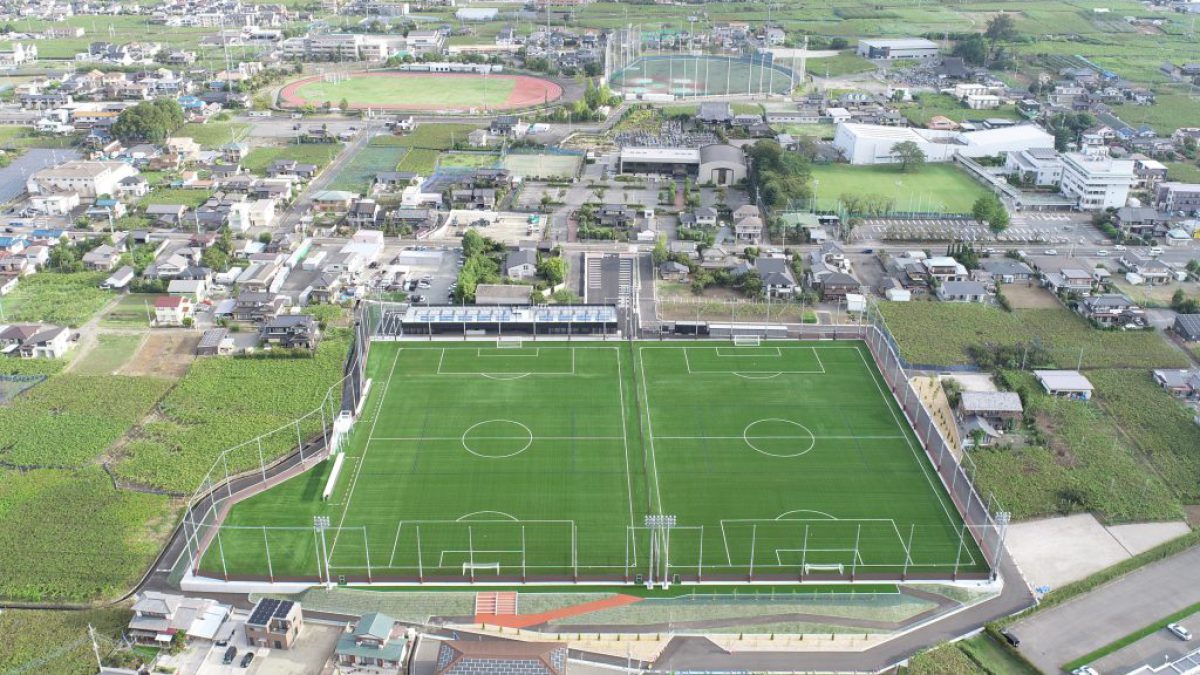 川田ツインサッカー場完成 - 山梨学院大学